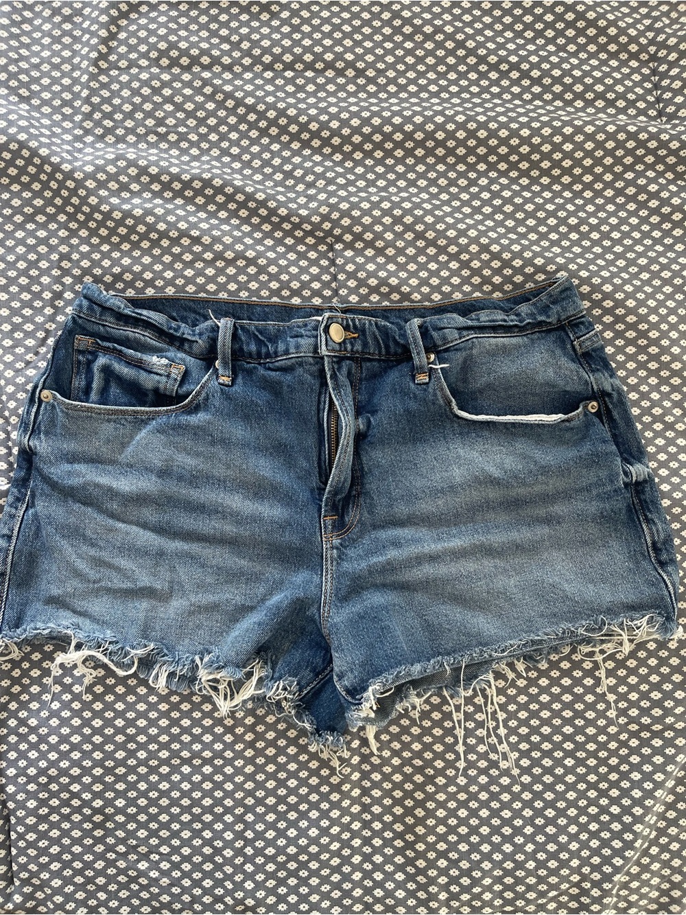 Good American Dark Blue Distressed Denim Cutoff Shorts 14